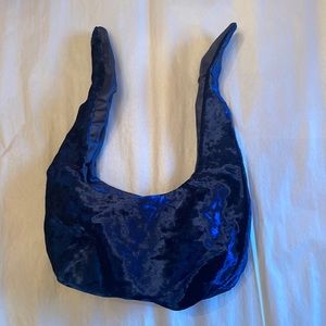 Dark blue velvety makeup bag from lune+aster of bluemercury ❤️💄💋